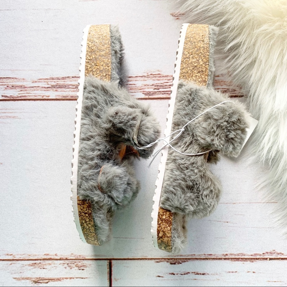 Olivia Miller Stephanie Grey Fur Slide Sandals | Size 6 - Picture 3 of 7